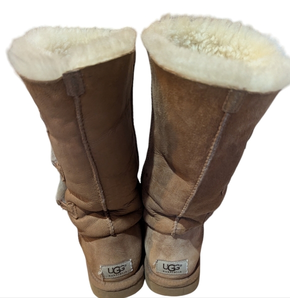 UGG Australia Bailey Button Triplet II Tall Boots 6 Chestnut Super Soft - Picture 8 of 10